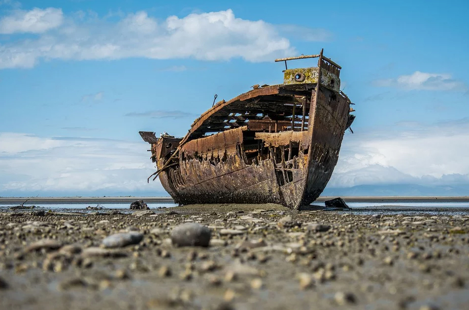 To Dream About Shipwreck Meaning And Symbolism Dream Glossary