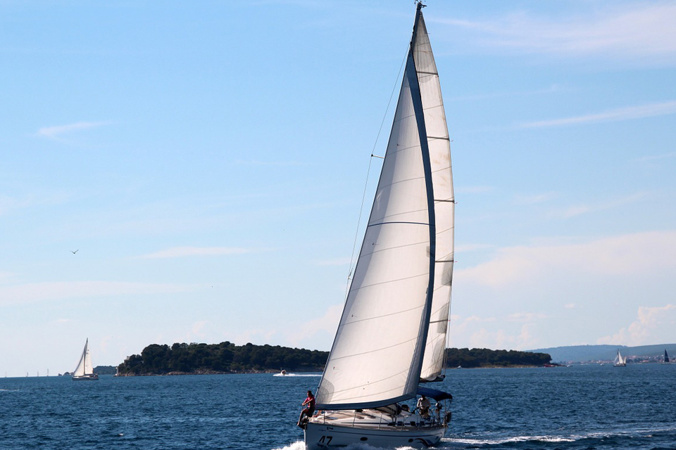 To Dream Of A Sailing Boat Meaning And Explanation Dream Glossary 